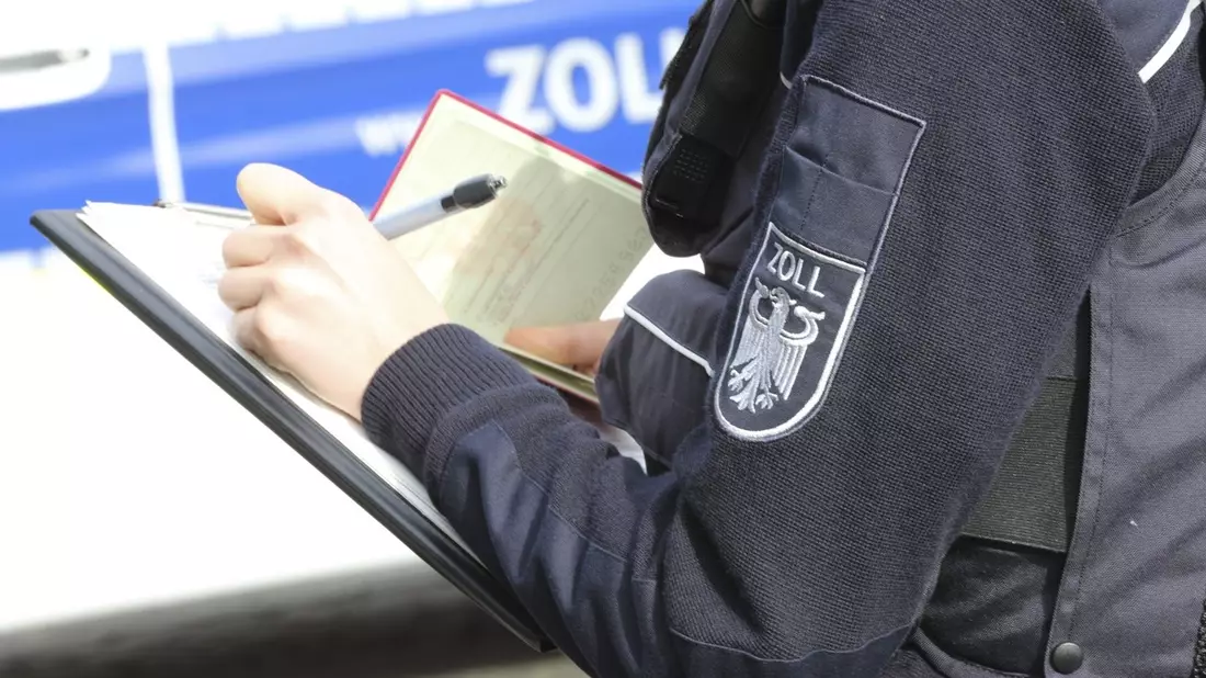 HZA-DO: Festnahme bei gemeinsamen Kontrollen / Schrotthändler ohne Aufenthaltstitel und Fahrerlaubnis unterwegs - Bild: presseportal.de