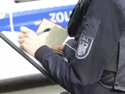 HZA-DO: Festnahme bei gemeinsamen Kontrollen / Schrotthändler ohne Aufenthaltstitel und Fahrerlaubnis unterwegs - Foto: presseportal.de