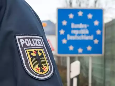 BPOL-BadBentheim: Bei Kontrolle verbotenes Springmesser entdeckt - Strafanzeige - Foto: presseportal.de