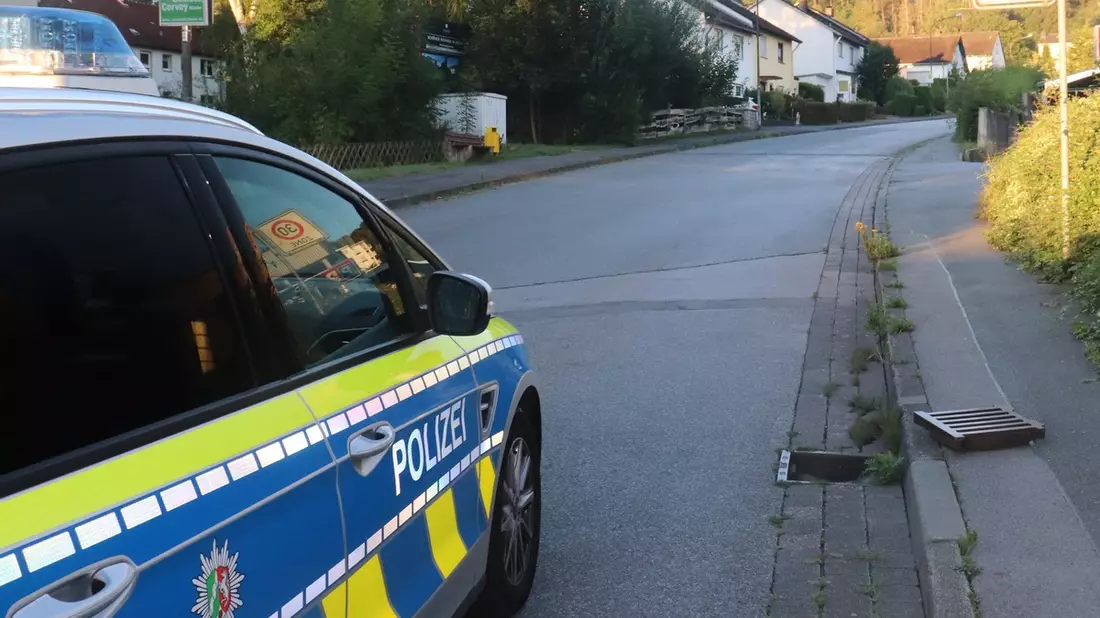 POL-HX: Gullydeckel ausgehoben - Polizei sucht Zeugen - Bild: presseportal.de