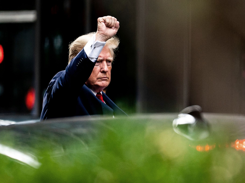 Trump und mehrere andere Menschen sind in Georgia wegen ihrer Versuche angeklagt, den Ausgang der Präsidentenwahl 2020 in dem Bundesstaat umzukehren. - Foto: Julia Nikhinson/AP/dpa