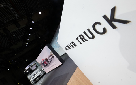 Wohnmobile in einer Halle der Messe Caravan Motor Touristik (CMT). - Foto: Marijan Murat/dpa