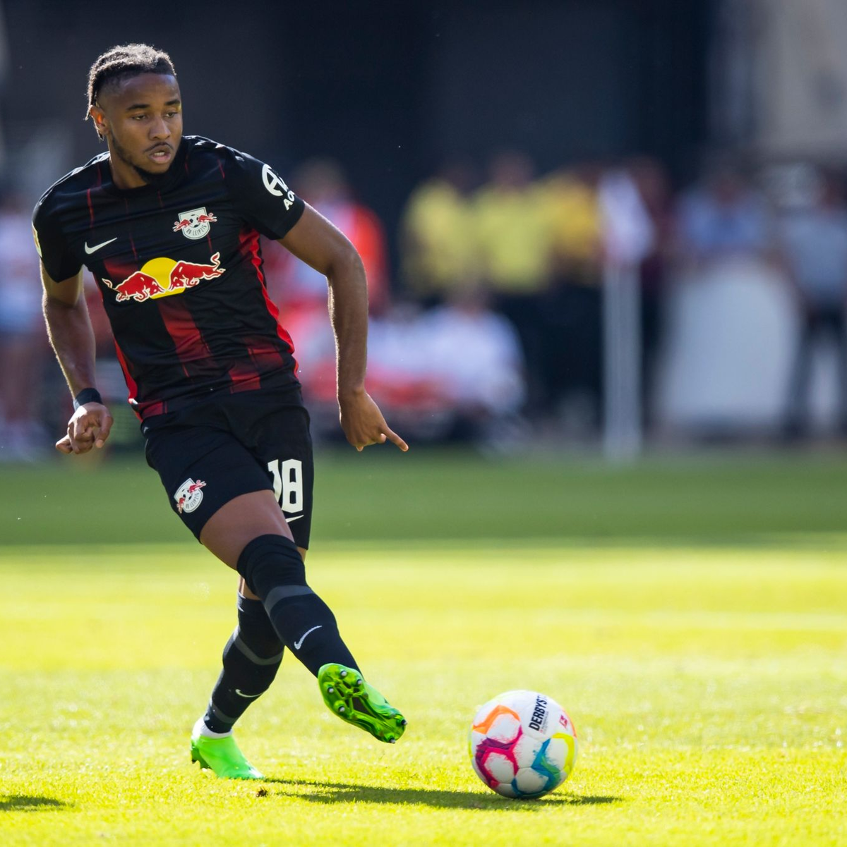 Laut Sportdirektor Christoph Freund kein Thema für den FC Bayern: Christopher Nkunku. - Foto: Tom Weller/dpa