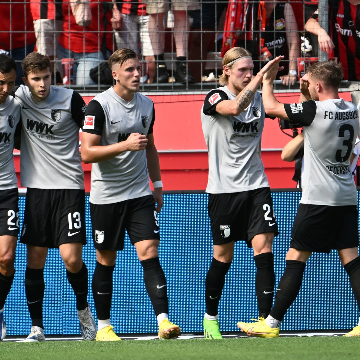 Wer jubelt am Saisonende? Wieder Bayer? Oder schlägt Bayern zurück? - Foto: Federico Gambarini/dpa