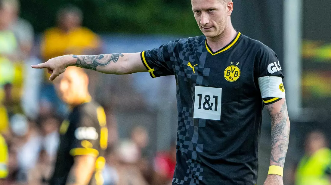 Der ehemalige BVB-Kapitän Marco Reus äußerte sich im Trainingslager. - Bild: David Inderlied/dpa