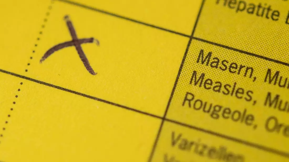 Seit der Einführung der Masernimpfpflicht 2019 ist die Impfquote dem RKI zufolge gestiegen (Archivbild).  - Bild: Marius Becker/dpa