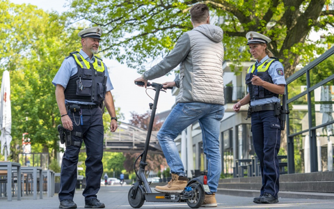 POL-ME: Zusammenprall mit Elektroroller - Fußgänger schwer verletzt 2505115 - Foto: presseportal.de
