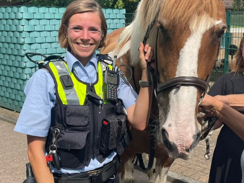 FW-GE: Feuerwehr Gelsenkirchen bei der Pferderettung - Foto: presseportal.de