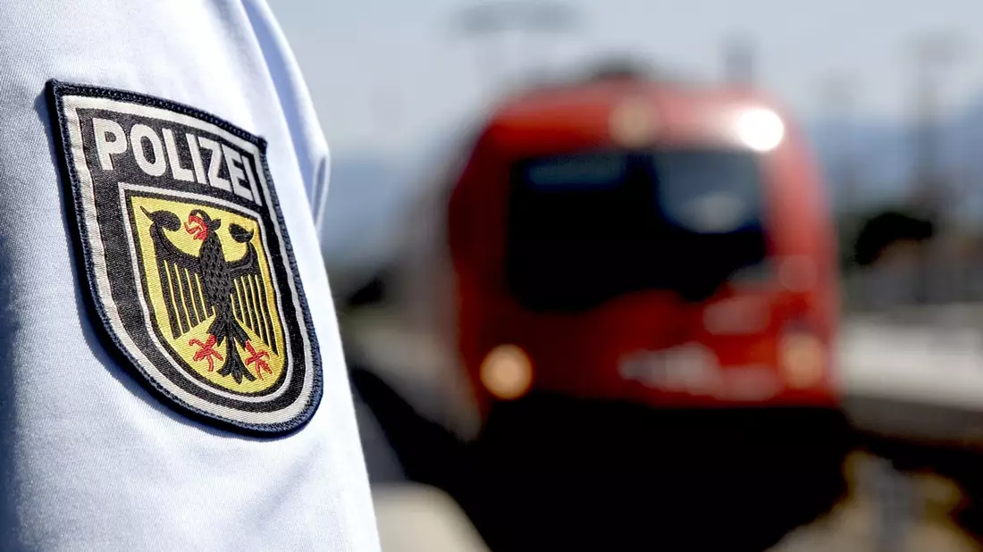 Bundespolizeidirektion München: Bilanz des Schwerpunkteinsatzes der Bundespolizei gegen Gewalt - 7 Verstöße gegen die Allgemeinverfügungen, 36 Platzverweise und 12 Strafanzeigen in Bayern - Bild: presseportal.de