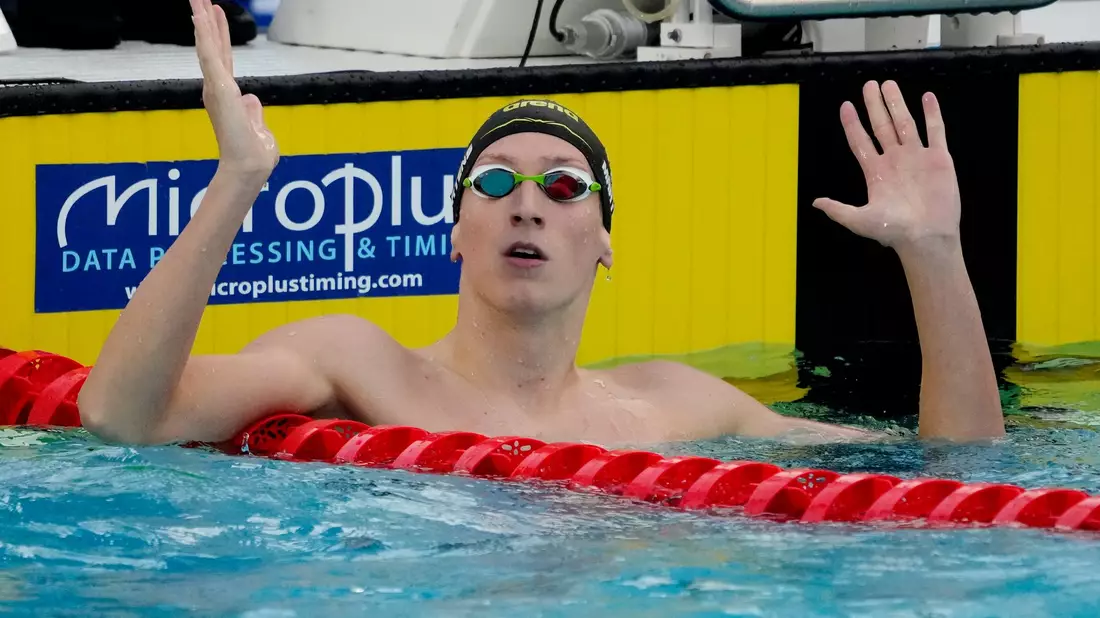 Hat über 400 Meter Freistil nach 3:42,20 Minuten angeschlagen: WM-Dritter Lukas Märtens. - Bild: Gregorio Borgia/AP/dpa