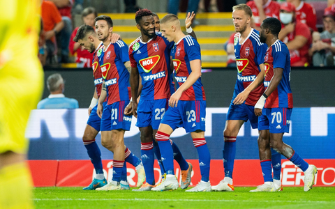 Spaniens Aymeric Laporte und Dani Vivian jubeln über das Tor zum 1:0. - Foto: Rolf Vennenbernd/dpa