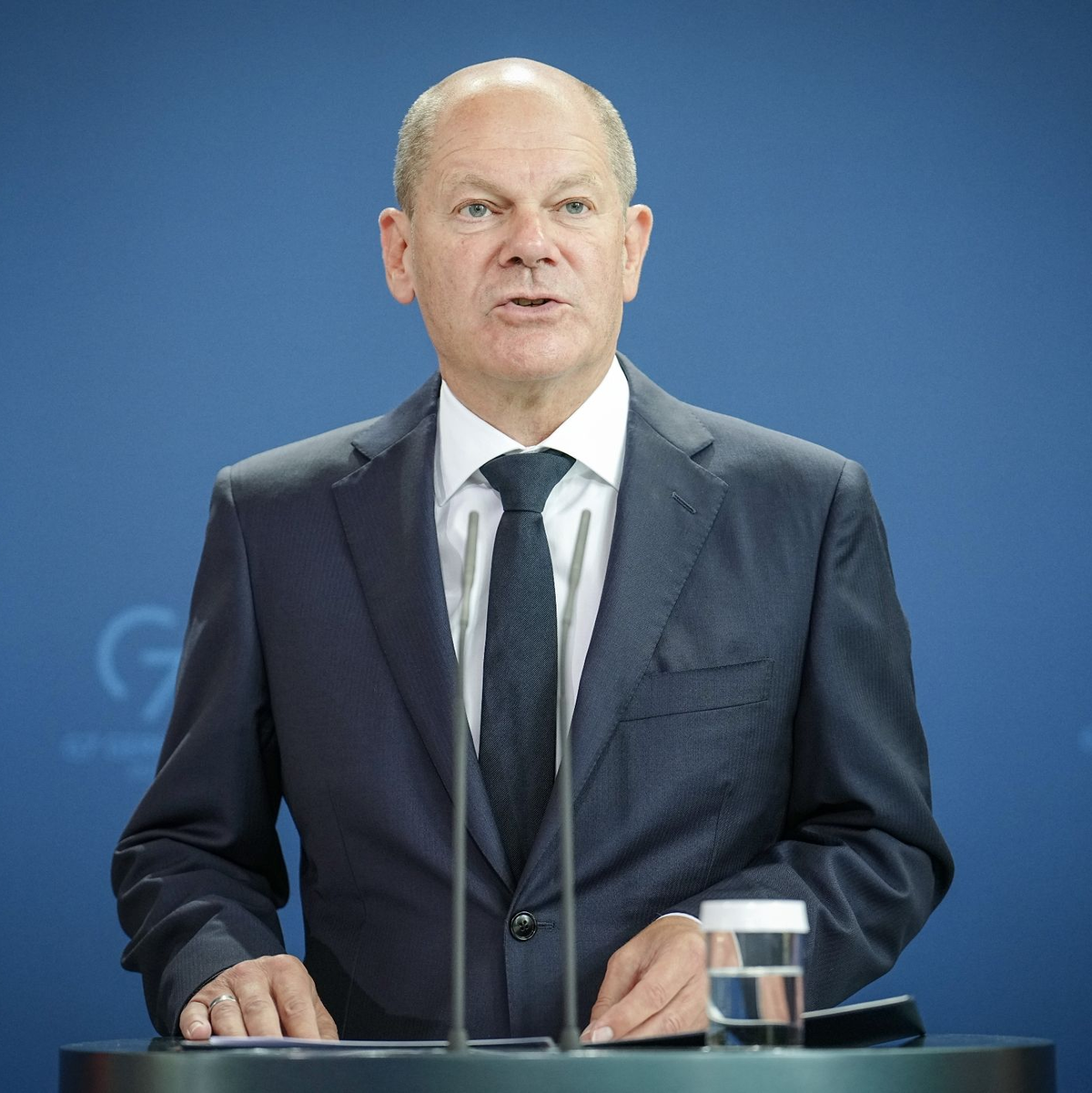 Erst hat Vance' Buch Scholz gerührt - doch längst schaut er kritisch auf den Autor. (Archivbild) - Foto: Kay Nietfeld/dpa