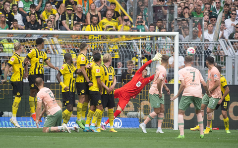 BVB-Interimscoach Tullberg coachte leidenschaftlich. - Foto: Bernd Thissen/dpa