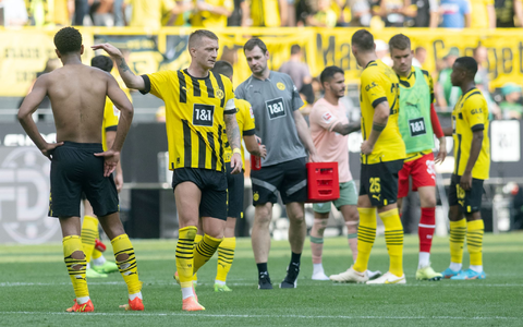 Die Dortmunder Spieler waren nach der Niederlage gegen den VfB Stuttgart frustriert. - Foto: Bernd Thissen/dpa