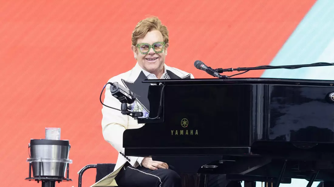 Elton John auf der Bühne des BST Hyde Park Festivals 2022. - Bild: Suzan Moore/PA Wire/dpa