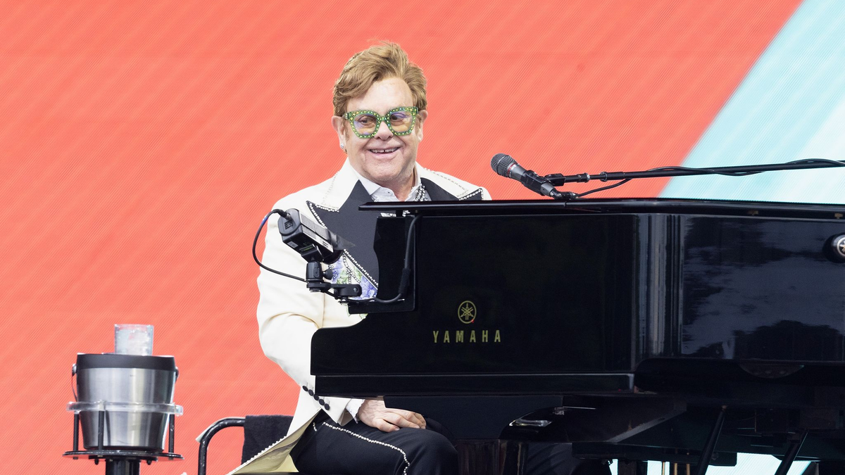 Elton John auf der Bühne des BST Hyde Park Festivals 2022. - Foto: Suzan Moore/PA Wire/dpa