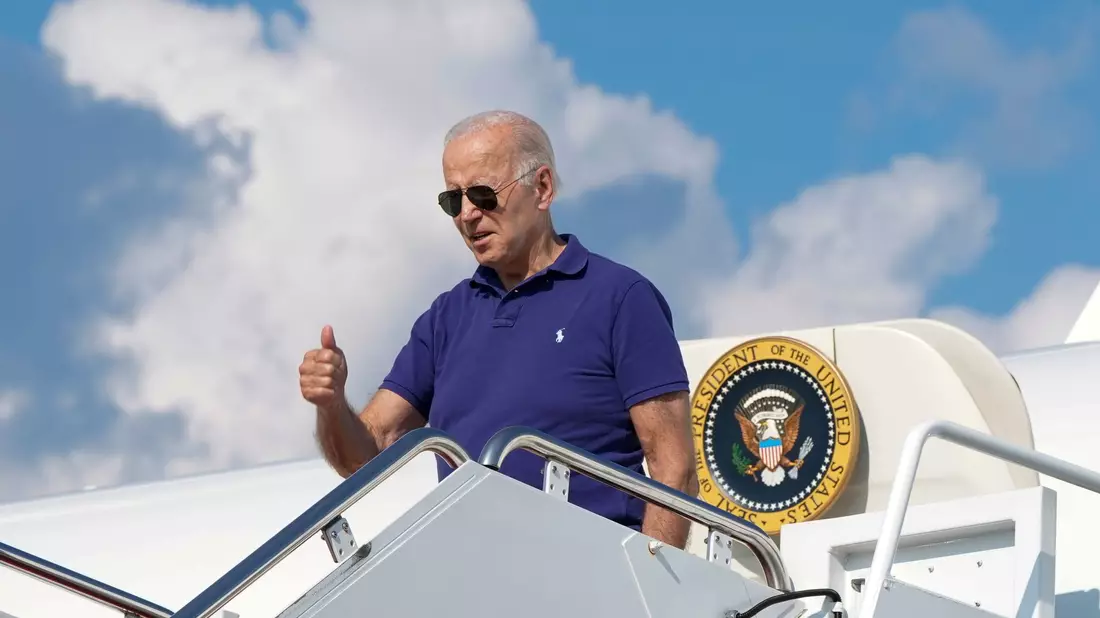 US-Präsident Joe Biden hat sich nicht bei seiner an Corona erkrankten Ehefrau Jill angesteckt. - Bild: Jacquelyn Martin/AP/dpa
