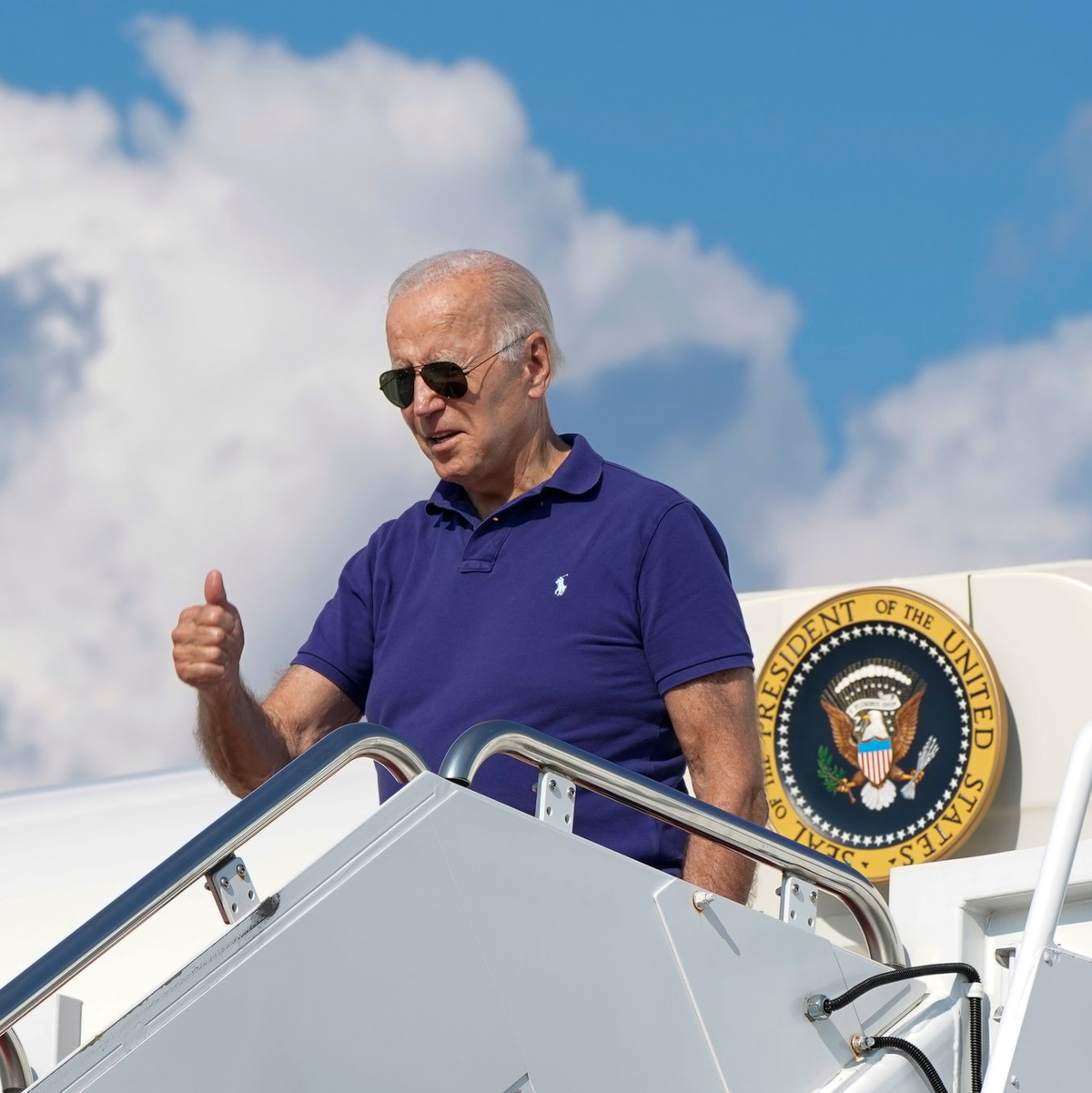 US-Präsident Joe Biden hat sich nicht bei seiner an Corona erkrankten Ehefrau Jill angesteckt. - Foto: Jacquelyn Martin/AP/dpa