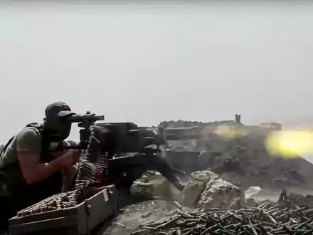 Die Russen setzen ihre Angriffe in der Ostukraine fort. - Foto: Uncredited/Russian Defense Ministry Press Service/AP/dpa