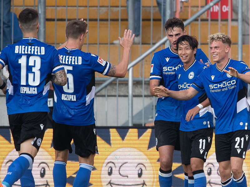 Bleibt nach dem Sieg in Braunschweig an der Spitzengruppe der 2. Liga dran: Die SpVgg Greuther Fürth. - Foto: Swen Pförtner/dpa