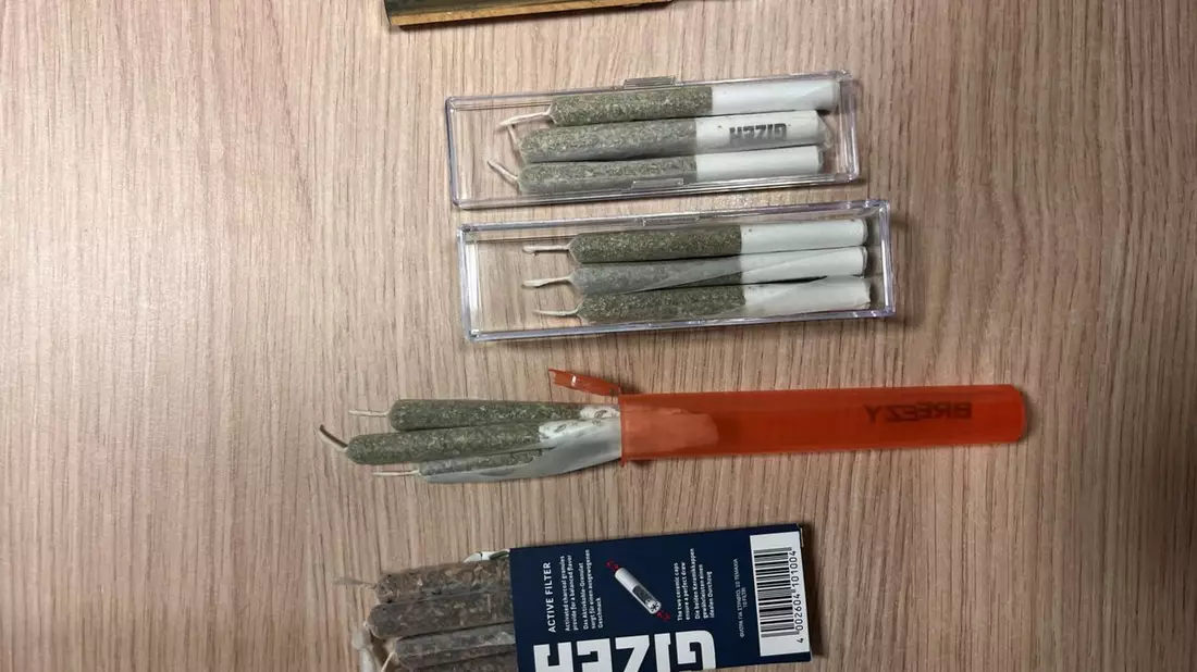 POL-D: Pempelfort - Drogengeschäfte aus dem Hotelzimmer heraus? - Tatverdächtiger festgenommen - Betäubungsmittel, Bargeld und Pistole sichergestellt - Untersuchungshaft - Bild: presseportal.de