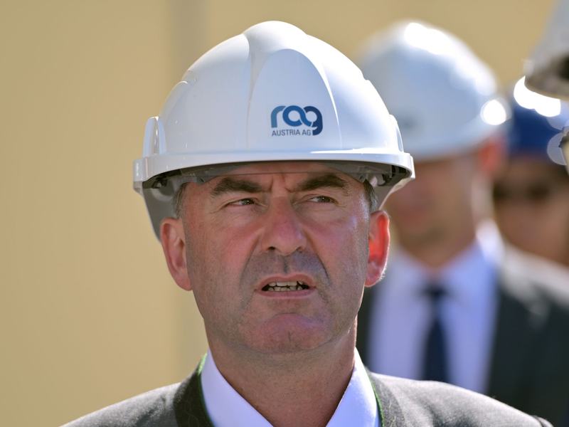 Trotz der Flugblatt-Affäre um Bayerns Vize-Ministerpräsidenten Hubert Aiwanger sind die Freien Wähler in Umfragen im Höhenflug. - Foto: Uwe Lein/dpa