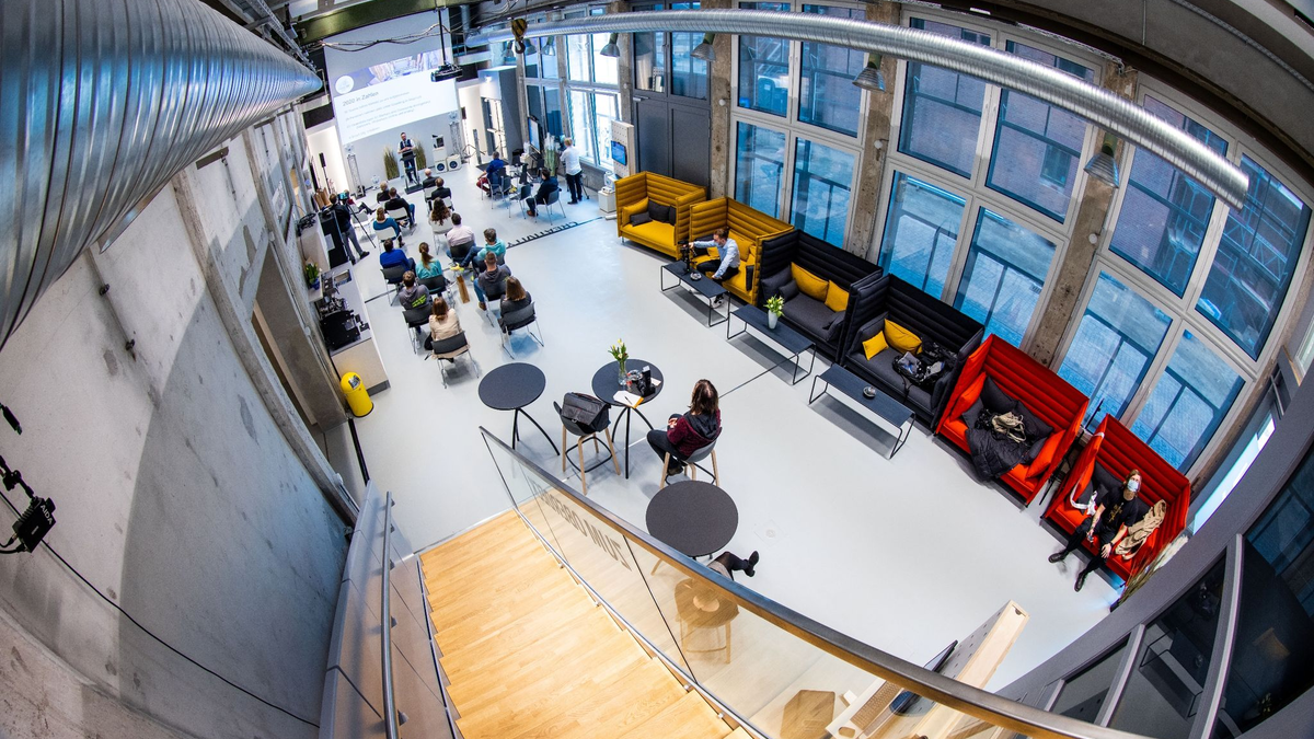 Erfolgreiche Gründer sehen den Wirtschaftsstandort Deutschland kritisch. (Archivbild) - Foto: Jens Büttner/dpa-Zentralbild/dpa