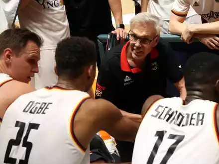 Wird nicht Trainer bei Lyon-Villeurbanne: DBB-Coach Gordon Herbert (l). - Foto: Matthias Stickel/dpa