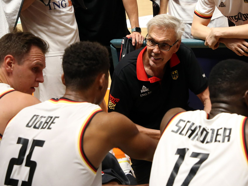 Wird nicht Trainer bei Lyon-Villeurbanne: DBB-Coach Gordon Herbert (l). - Foto: Matthias Stickel/dpa