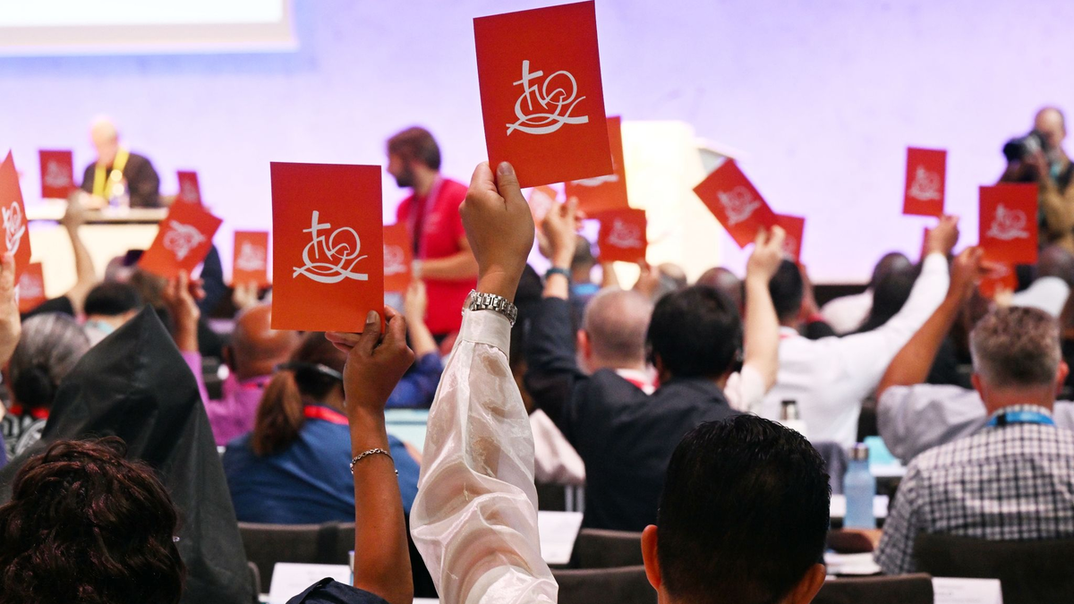 Was tun, wenn im eigenen Fahrzeug ein manipulierter Motor läuft, der aber von einem anderen Autobauer stammt? Mit solch einem verzwickten Fall beschäftigt sich aktuell der BGH. - Foto: Uli Deck/dpa