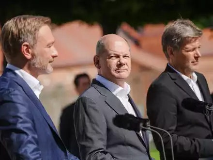 So ist die Ampel-Regierung einmal angetreten, damals unter dem Titel «Fortschrittskoalition». (Archivbild) - Foto: Kay Nietfeld/dpa