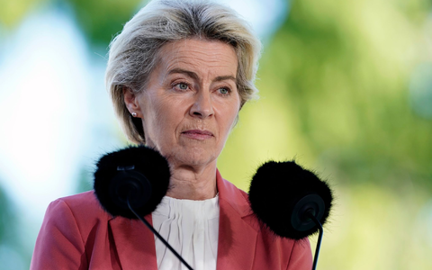 EU-Kommissionspräsidentin Ursula von der Leyen agiert als Taufpatin. - Foto: Mads Claus Rasmussen/Ritzau Scanpix Foto/AP/dpa