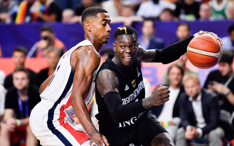 Schröder ist der Kapitän des Teams. (Archivbild) - Foto: Marius Becker/dpa