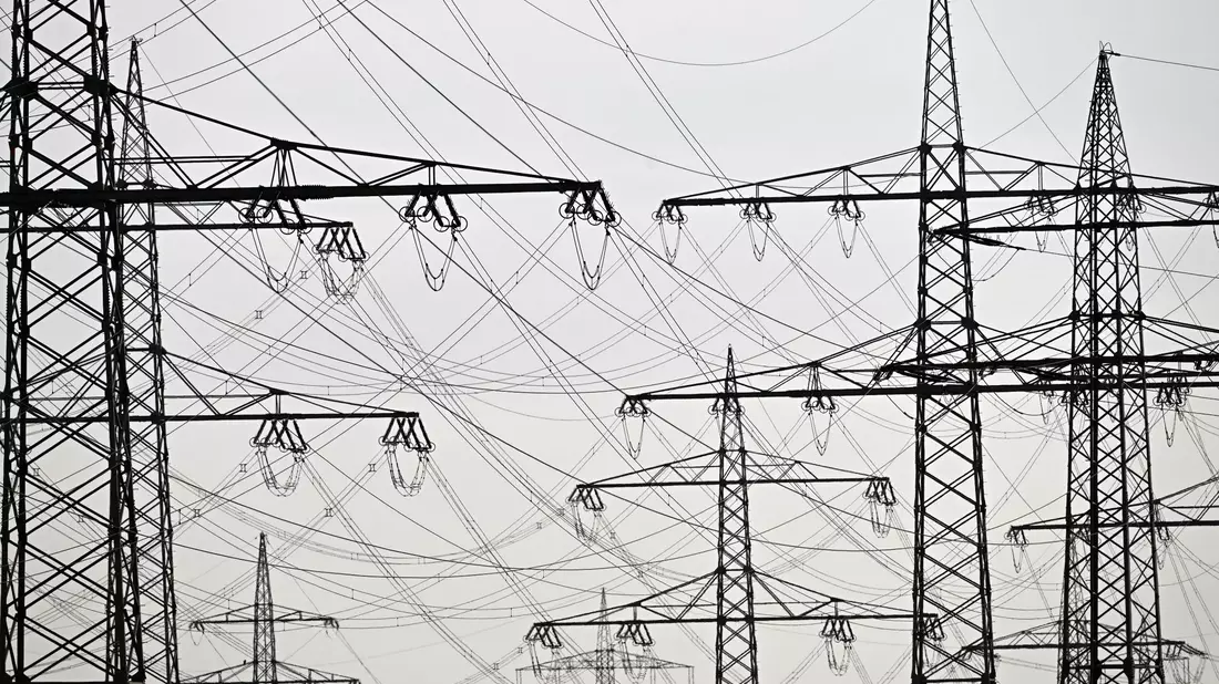 Statt der im Haushalt bisher veranschlagten 10,6 Milliarden Euro könnten die Kosten für das EEG-Konto dieses Jahr auf rund 27,5 Milliarden Euro steigen. - Bild: Federico Gambarini/dpa
