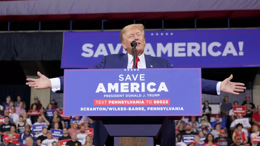 Der ehemalige US-Präsident Donald Trump darf laut Richterin sensible Beweise in dem Verfahren nicht öffentlich machen. - Bild: Mary Altaffer/AP/dpa