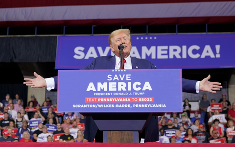 Der ehemalige US-Präsident Donald Trump darf laut Richterin sensible Beweise in dem Verfahren nicht öffentlich machen. - Foto: Mary Altaffer/AP/dpa