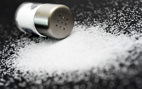 Mit Jod angereichertes Salz ist in Deutschland für viele eine gute Wahl. (Archivbild) - Foto: Andrea Warnecke/dpa-tmn/dpa