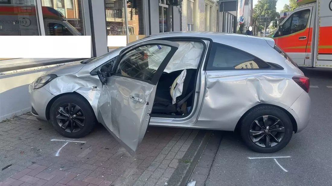 POL-COE: Rosendahl, Holtwick, Bahnhofstraße/ Autos kollidieren - Bild: presseportal.de