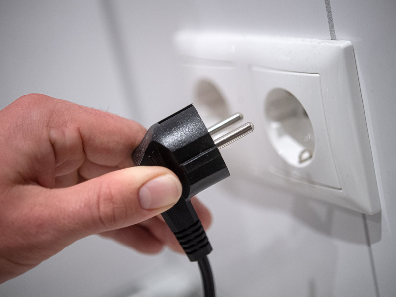 Die Energiebranche warnt im Zuge der Haushaltskrise vor steigenden Strompreisen. - Foto: Sina Schuldt/dpa