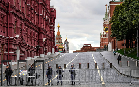 Beobachter erwarten hingegen, dass die Repressionen nach Putins Wiederwahl nun noch zunehmen werden, um seinen Machterhalt zu zementieren. - Foto: Alexander Zemlianichenko/AP/dpa