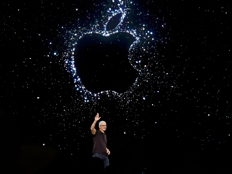 Apple hat sich zu Problemen mit dem iPhone 15 Pro geäußert. - Foto: Jeff Chiu/AP/dpa