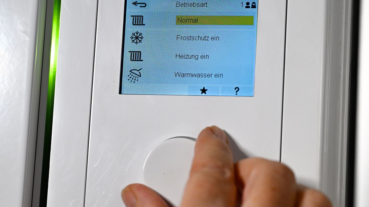 Noch vor der Sommerpause soll das umstrittene Heizungsgesetz vom Bundestag verabschiedet werden. - Foto: Bernd Weißbrod/dpa