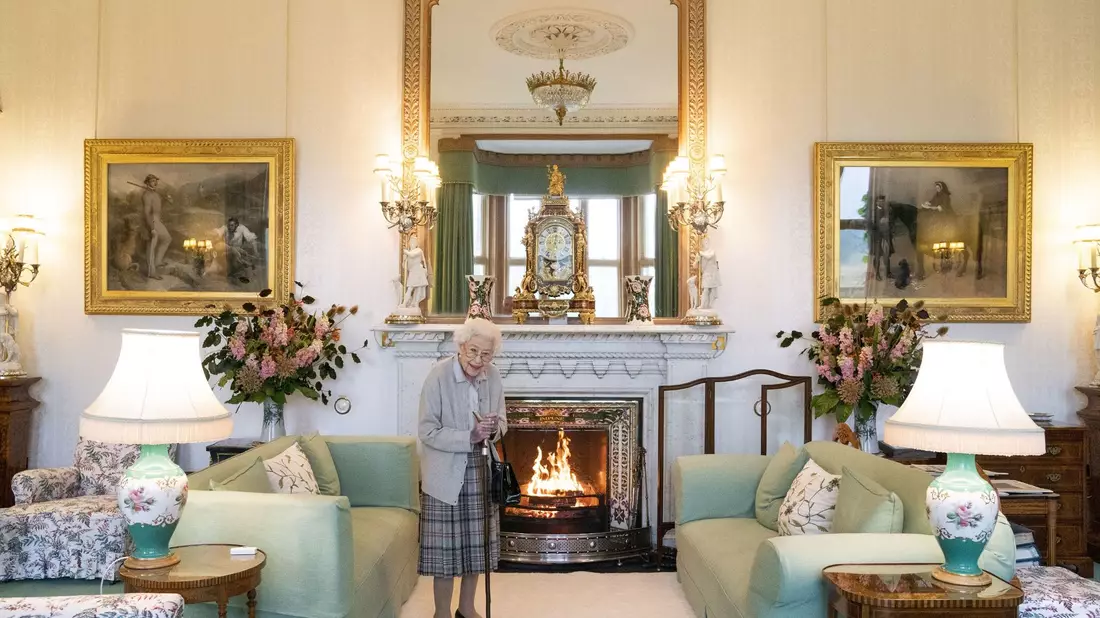 Königin Elizabeth II. ist vor einem Jahr im Alter von 96 Jahren auf Schloss Balmoral in Schottland gestorben. - Bild: Jane Barlow/PA Wire/dpa