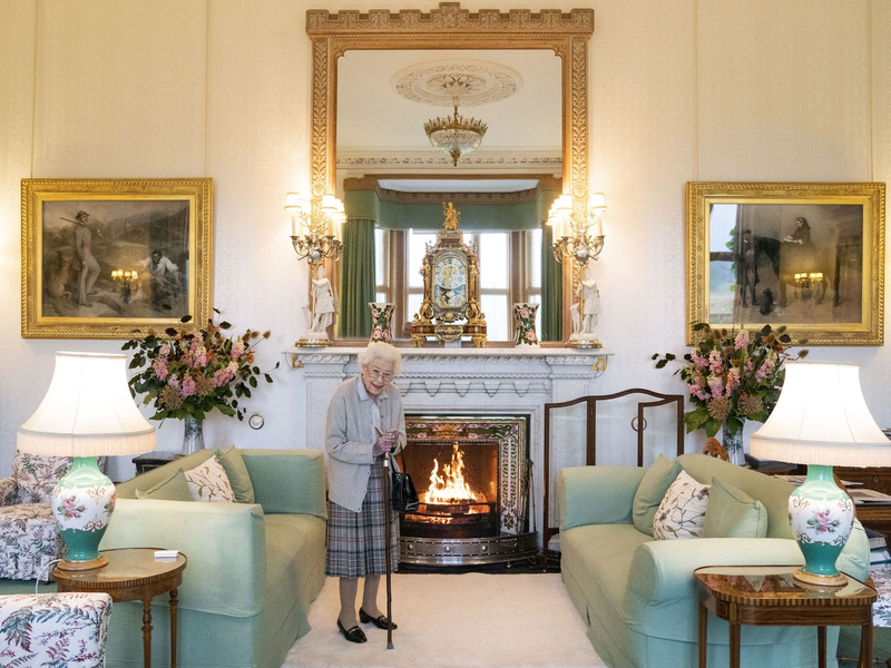 Königin Elizabeth II. ist vor einem Jahr im Alter von 96 Jahren auf Schloss Balmoral in Schottland gestorben. - Foto: Jane Barlow/PA Wire/dpa