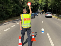 POL-SI: Gemeinsame Verkehrskontrollaktion von Schulkindern und Polizei - es gab einige Denkzettel, aber auch viel Lob für die Verkehrsteilnehmer -#polsiwi - Foto: presseportal.de