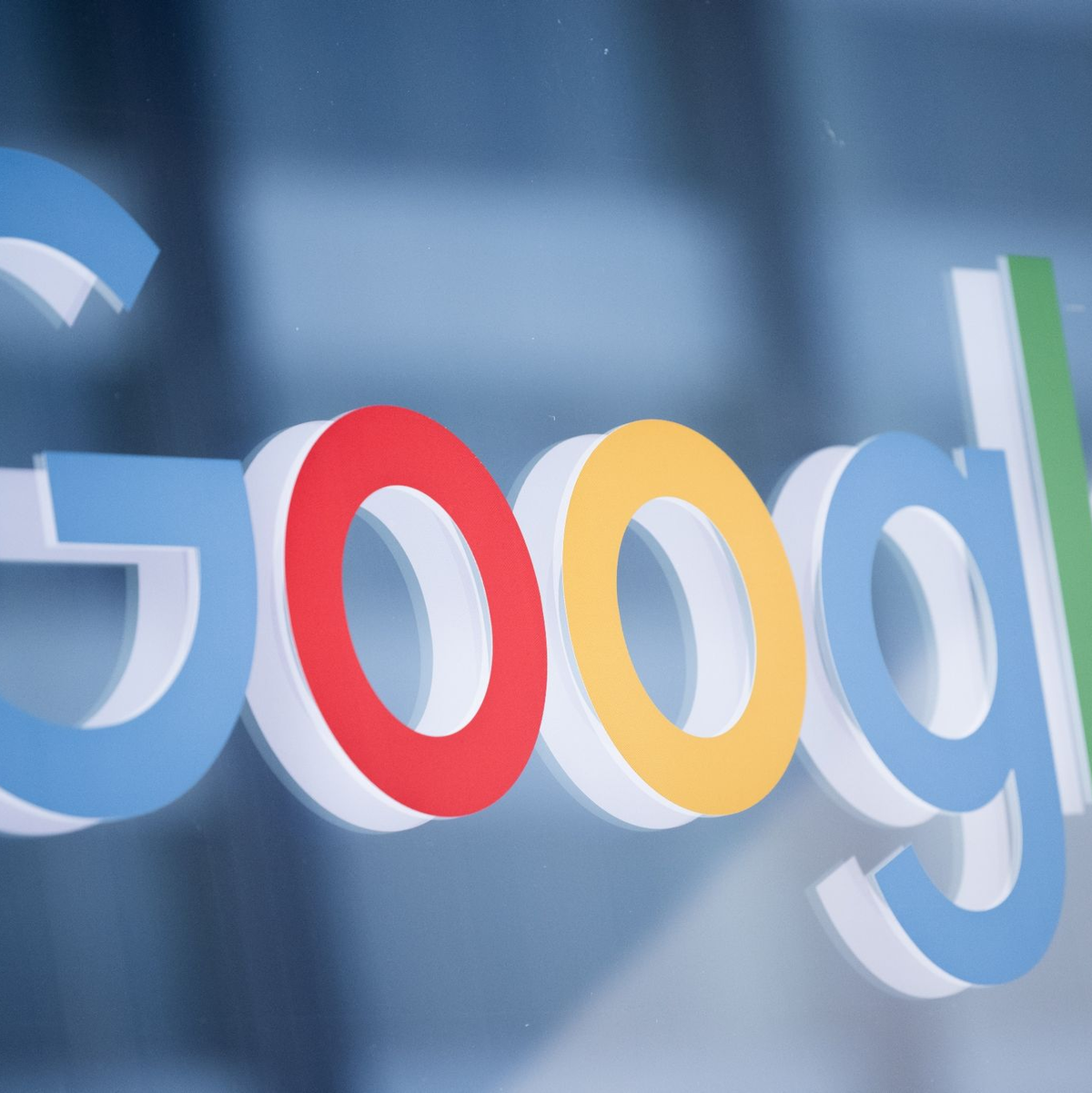 Google bringt seinen KI-Textroboter Bard nun auch in Deutschland und in der EU an den Start. - Foto: Rolf Vennenbernd/dpa