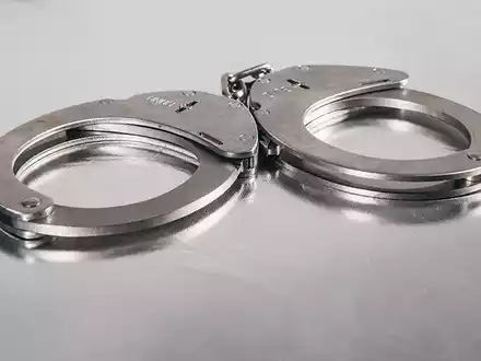BPOL NRW: Mit verfälschten Dokumenten unerlaubt eingereist - Fahrer wegen Beihilfe zur Anzeige gebracht - Haftrichter verhängt Sicherungshaft zwecks bevorstehender Rückführung - Foto: presseportal.de