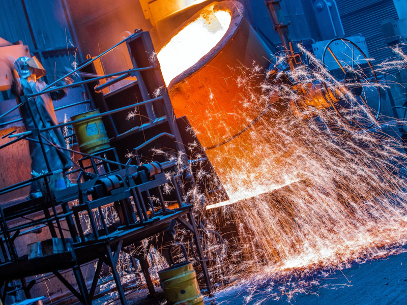Die Metall- und Elektroindustrie steht weiter unter Druck - immer mehr Arbeitsplätze gehen verloren. (Archivbild) - Foto: Jens Büttner/dpa-Zentralbild/dpa