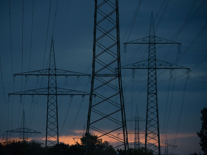 Strom kostete die Verbraucherinnen und Verbraucher im zweiten Halbjahr 2023 durchschnittlich 41,75 Cent je Kilowattstunde (Symbolbild). - Foto: Sebastian Gollnow/dpa