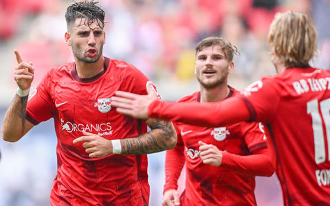 Direkt nach dem Seitenwechsel erhöhte Ruben Vargas mit einem Traumtor auf 2:0. - Foto: Robert Michael/dpa